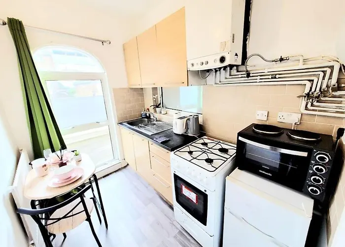One Bedroom Apartment With A Terrace In Angel