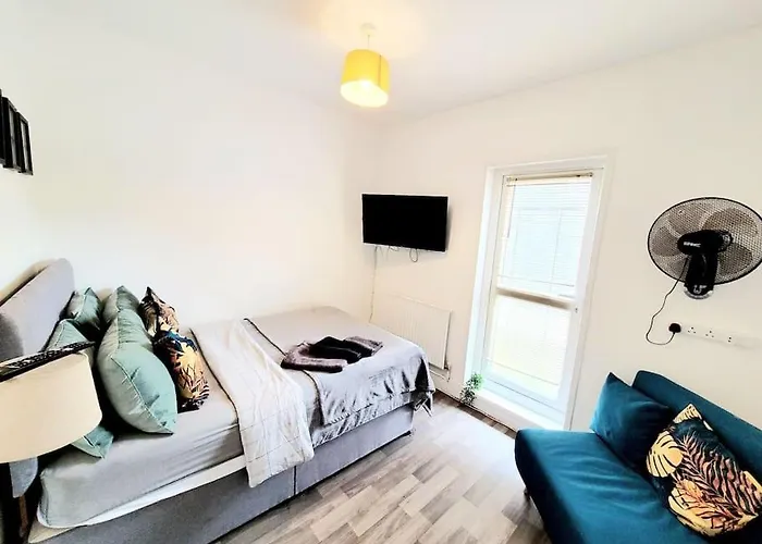 One Bedroom Apartment With A Terrace In Angel