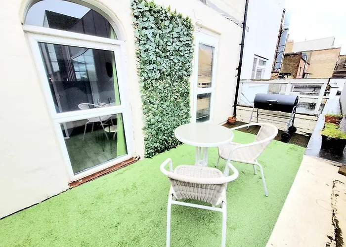 One Bedroom Apartment With A Terrace In Angel