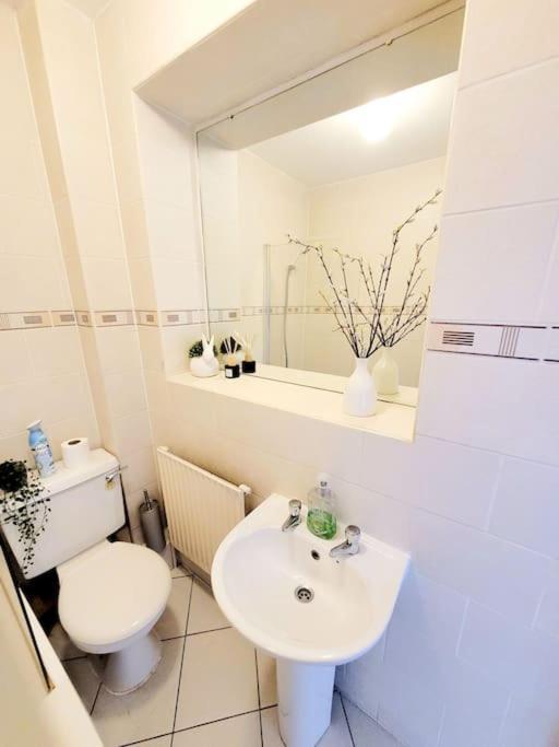 One Bedroom With A Terrace In Angel Apartment *