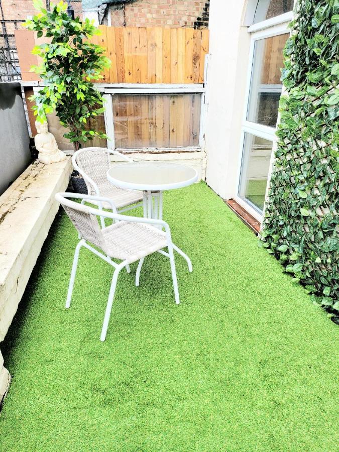 One Bedroom With A Terrace In Angel Apartment